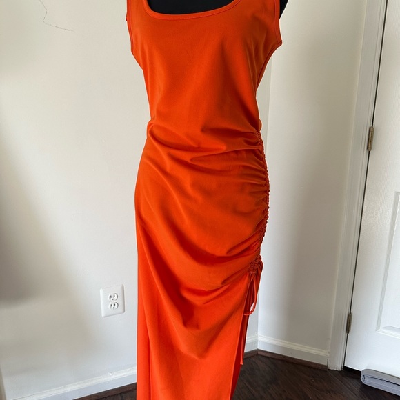 Dress orange asymmetrical - Picture 1 of 3